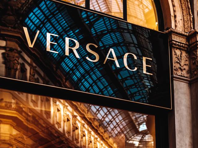 Život módního návrháře Versaceho ukončila záhadná smrt