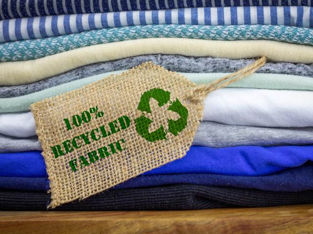 Módní značky, které tvoří oblečení z recyklovaných plastů