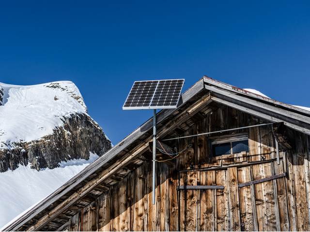 Náklady na elektřinu na chalupě pomůže snížit fotovoltaika na střeše