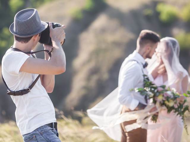 Co by měl splňovat váš svatební fotograf?