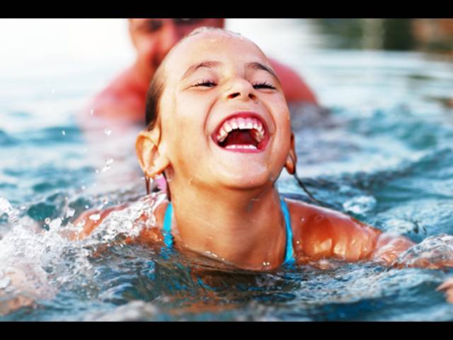 Plavání upevňuje dětem zdraví