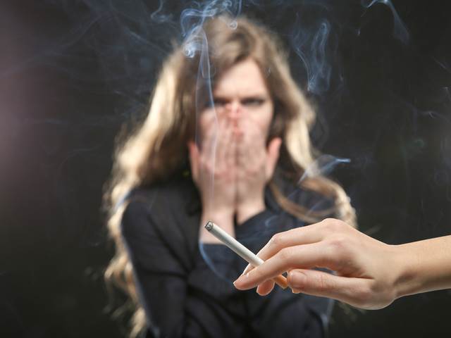 Pasivní kouř z cigaret připravuje o zrak