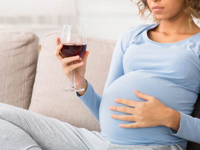 Alkohol popíjený v těhotenství mění mozek dítěte