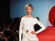 Šaty, které modelka Karolína Kurková oblékla v Cannes.