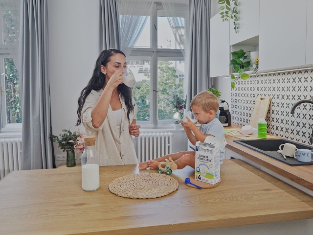 TESTOVÁNÍ: Hrneček mléka i pro předškoláky? Testujeme Batolecí mléko HiPP 4 JUNIOR COMBIOTIK®