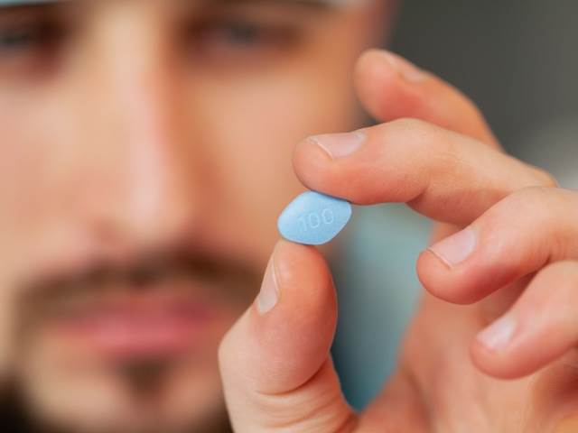 Modrá pilulka na potenci odvrací hluchotu