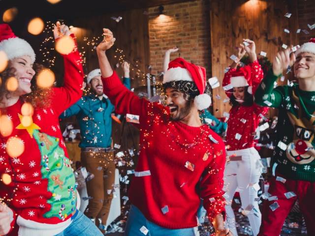 Vánoční večírky dávají příležitost k nevěrám