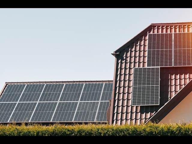 Vlastní fotovoltaika: Co zvážit, aby panely opravdu fungovaly naplno?