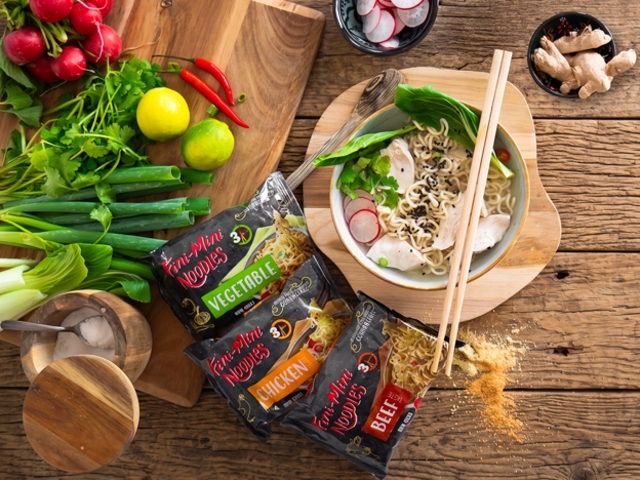 TESTOVÁNÍ: Když máte hlad, ale na vaření není čas. Otestujte 5 příchutí Fini-Mini Noodles 🍜