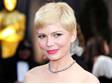 Oscar 2012: Michelle Williams je jasným důkazem, že slavnostní večerní róba a krátký účes jsou sk...