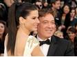 Oscar 2012: Sandra Bullock v černobílé róbě Marchesa se zajímavými zlatými aplikacemi a volnými zády