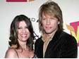 Slavný, fanynkami obletovaný rocker Jon Bon Jovi, který je 22 let ženatý s jedinou ženou? 