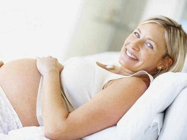 „To budeš už celkem stará maminka, co?“ aneb Čím těhotnou nad 35 nepotěšíte