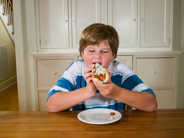 Obezita opožďuje nástup puberty u chlapců