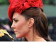 Vévodkyně z Cambridge doplnila šaty kloboučkem stejné barvy od Sylvie Fletcher.