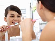 10 nejčastějších chyb při čištění zubů. Děláte je také?!
