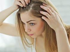 První pomoc pro mastné vlasy? Rovnou ze spíže