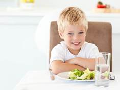 Nejdůležitější živiny pro zdraví dítěte. Které by neměly chybět v jeho jídelníčku?