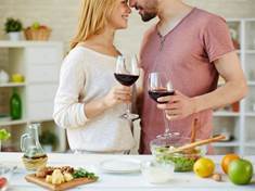 Milovníci jedné skleničky vína denně mají zdravější srdce než abstinenti