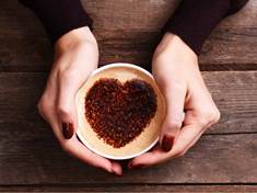 Čtyři šálky kávy denně výrazně sníží riziko předčasného úmrtí