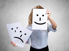 Své negativní pocity zakrýváme veselými emotikony