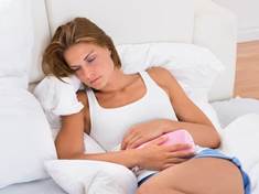 Zmírněte žaludeční křeče během menstruace. Zapomeňte na cukr
