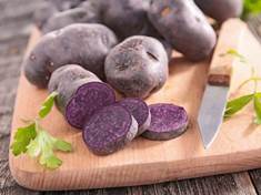 Ozvláštněte si jídelníček fialovými bramborami