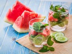 Osvěžení během letních veder poskytne meloun, okurková voda nebo sůl