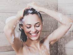 Sprcha ráno versus večer. Kdy je zdravější dopřát tělu očistu