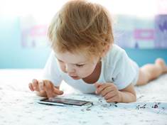 Hodina denně na mobilu a tabletu zlikviduje mozek dětí