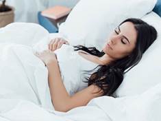 Šestihodinový spánek drasticky ovlivňuje náš vzhled