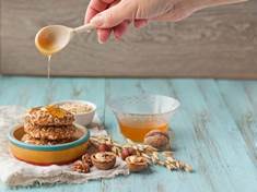 Kombinace medu a sezamových semen dokáže divy se zdravím
