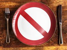 Zakázaná jídla: Kde si nedáte hovězí nebo žvýkačku