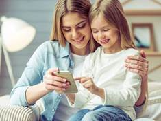 Rodiče se s dětmi téměř nebaví o jejich online aktivitách 