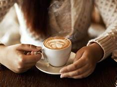 Čtyři šálky kávy denně omezí ukládání tuků