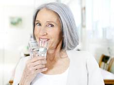 Dehydratace u seniorů může mít tragické následky