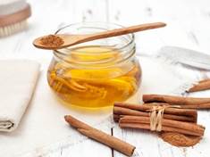 Kombinace medu a skořice je kosmetickým lékem