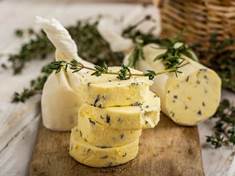 Výroba domácího bylinkového másla 