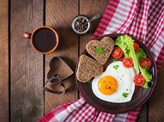 Pozitivní snídaně pro vaše tělo ve formě dvou vajíček