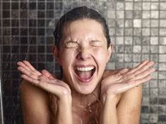 Podzimní depresi lze zvládnout studenou sprchou