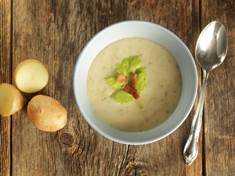Jednoduchý recept na jarní bramborovou polévku