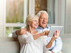 Každodenní používání internetu může starší jedince ochránit před demencí