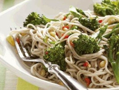 Celozrnné špagety s brokolicí