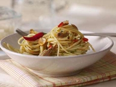 
	Recept na rychle připravené pikantní špagety s tuňákem.
