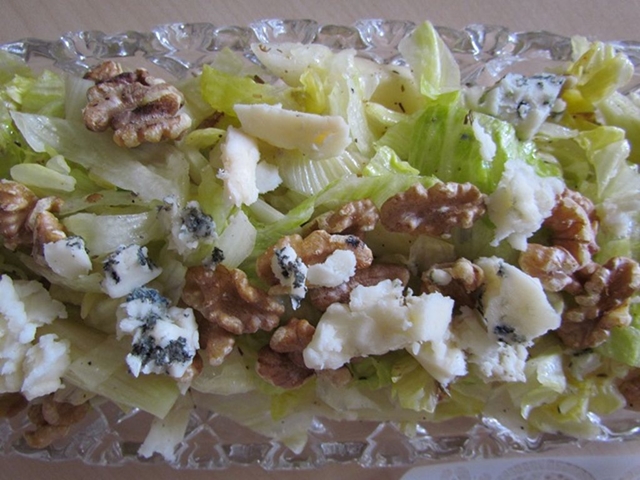 Hruškový salát se sýrem