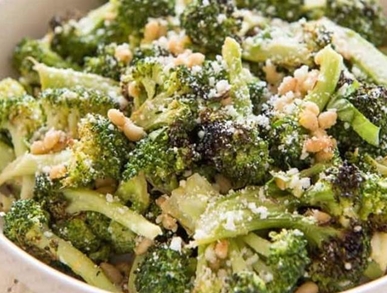  Brokolicový salát                        