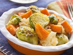 Jednoduchý recept na pečenou zeleninu, která je vhodná jako příloha, nebo samostatný pokrm.
