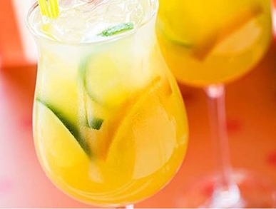 Ananasový osvěžující nápoj