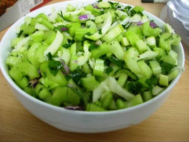 Salát z řapíkatého celeru