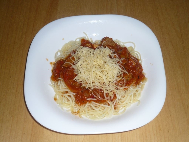 Boloňské špagety s krůtím masem